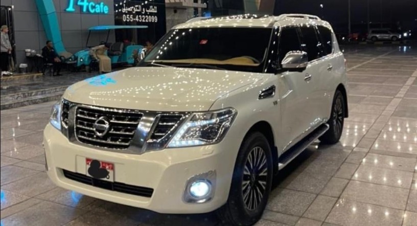 nissan-patrol-2012-big-0