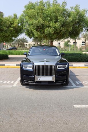 rolls-royce-phantom-2018-big-2