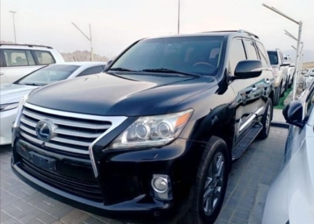 lexus-lx-2013-big-0